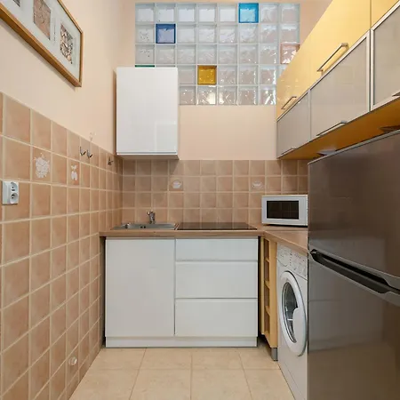 Stylish For Four Guests Close To The Center By Renters Apartment