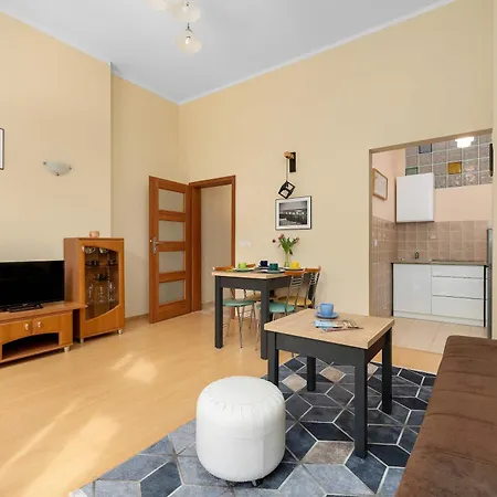 Stylish For Four Guests Close To The Center By Renters Lejlighed *