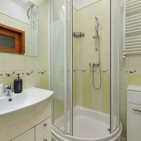 Apartment Stylish For Four Guests Close To The Center By Renters